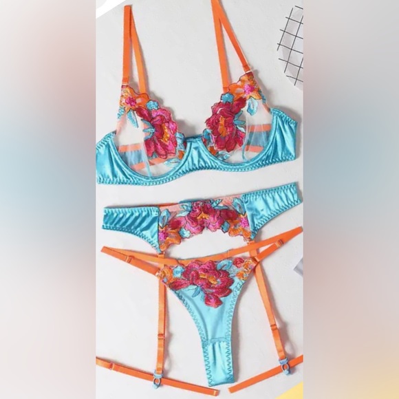 ❤️🔥SALE❤️🔥NIB Sexy Satin & Sheer Lingerie Set + Bonus 4 Matching Scrunchies - Picture 2 of 4